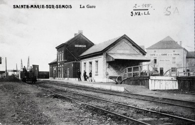 Ste-Marie sur Semois-gare int gauche+wagon serre-freins (1).jpg